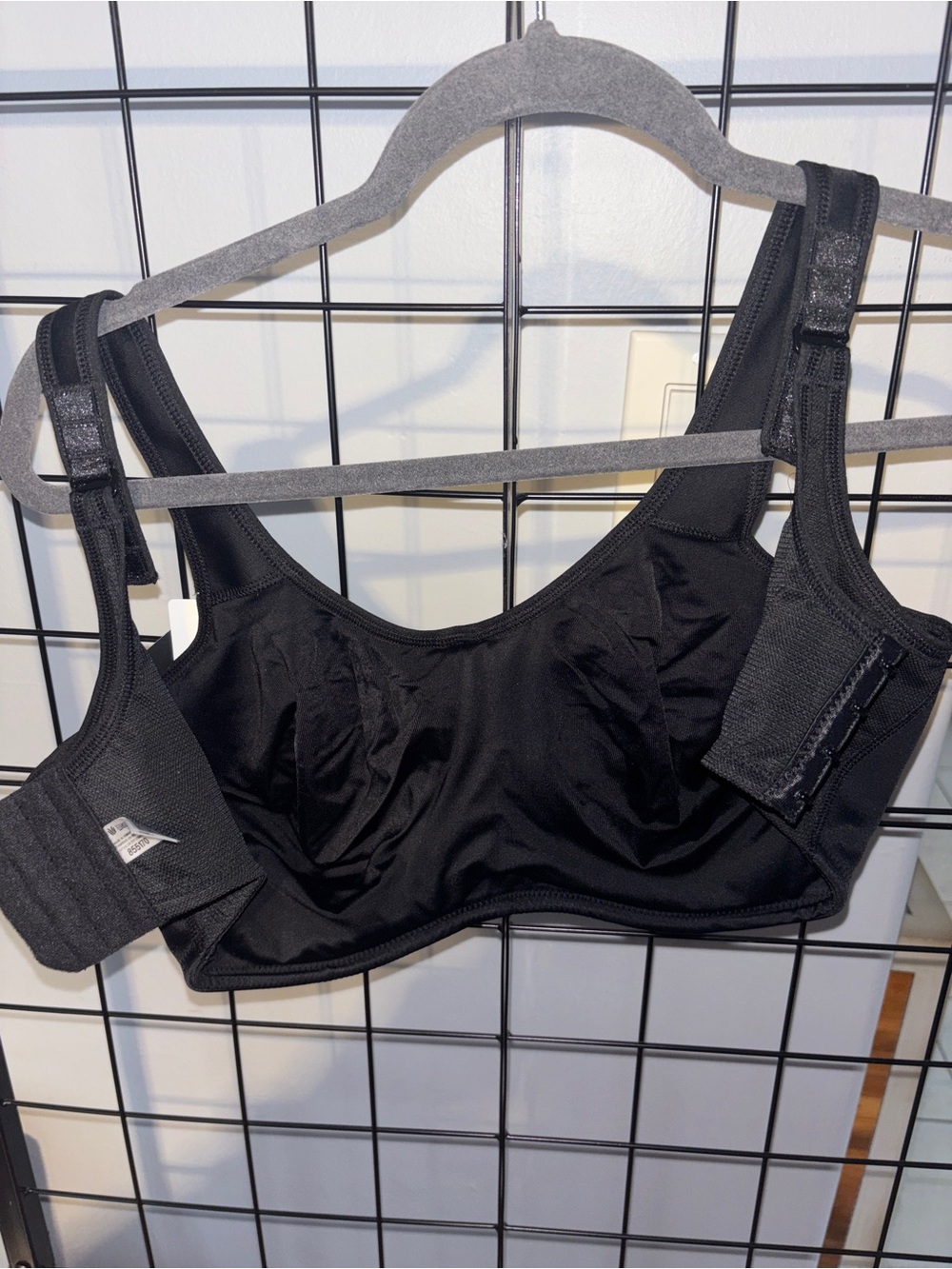 Wacoal Black Underwire Sport Bra with Wide Straps NWT - Picture 6 of 6